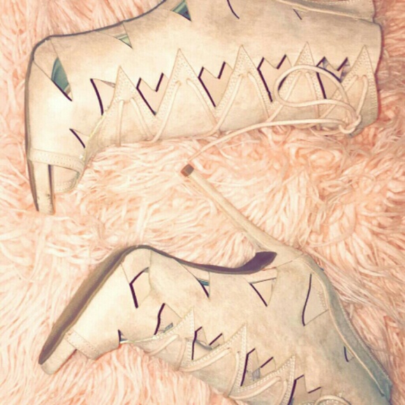 Shoe dazzle! New.Blush Modern Stilettos! - Picture 1 of 3